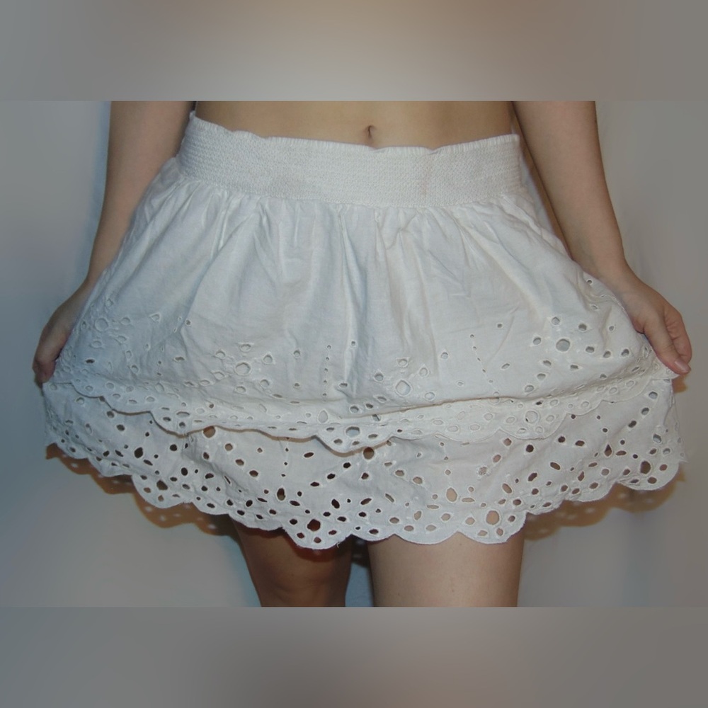 American eagle white lacy skirt